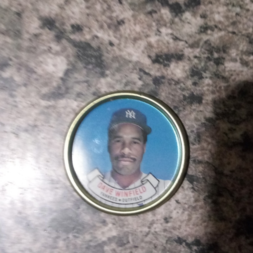 Dave Winfield tin lid from topps chewing gum Inc.